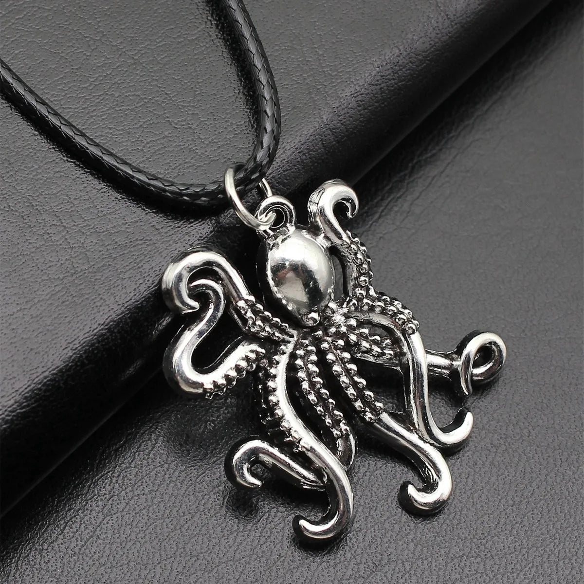 Vintage Style Necklace for Men – Leather Chain with Pendant, DIY Compatible